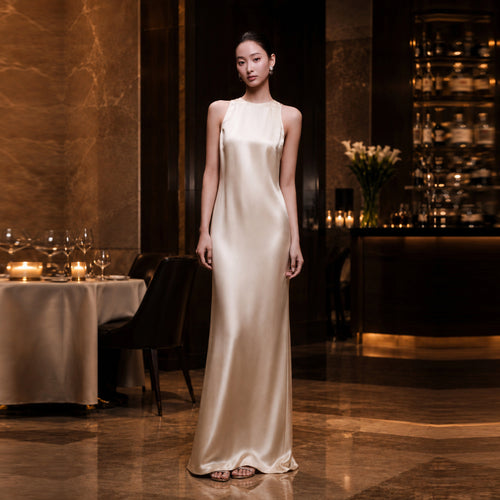 Hochgeschlossenes Seidenkleid im Säulen-Schnitt für Quiet-Luxury-Styling | SBH-013